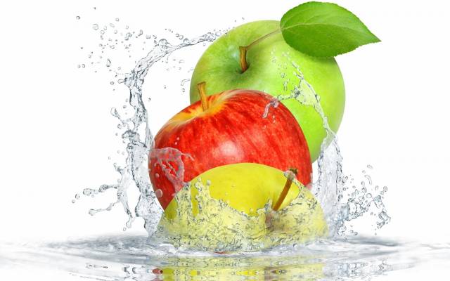 Cкачать заставку на рабочий стол: Яблочки в воде